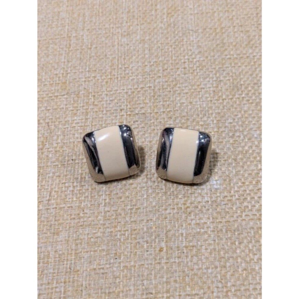 Vintage cream and silvertoned square enamel pierced stud fashion earrings